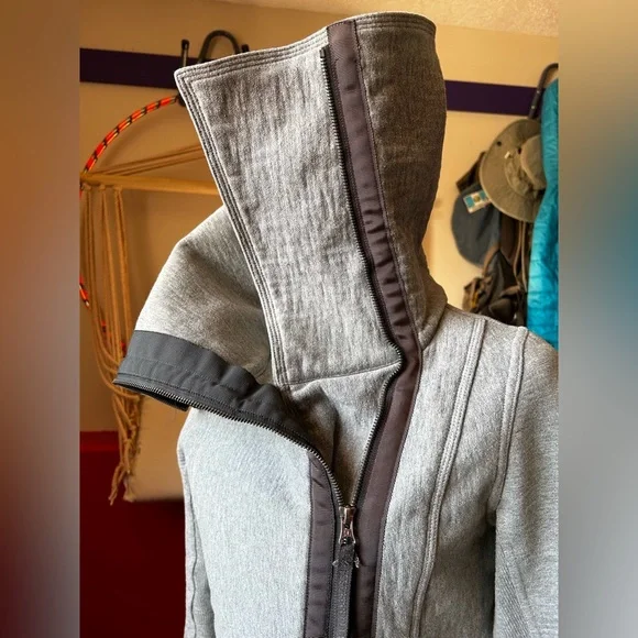Lululemon jacket - Picture 3 of 5